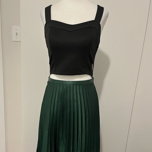 GORGEOUS GREEN FAN SKIRT SATIN MIDI PLEATED - Picture 5 of 10
